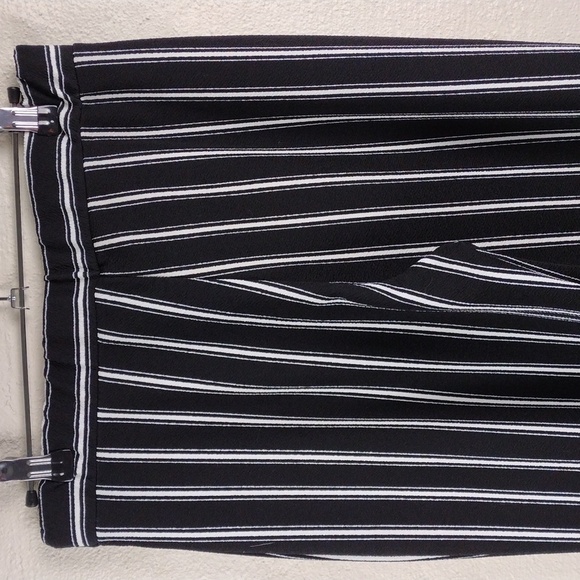 H & H Harmony & Havoc Black White Striped Mid Rise Flare Leg Pull On Pants - Picture 8 of 10